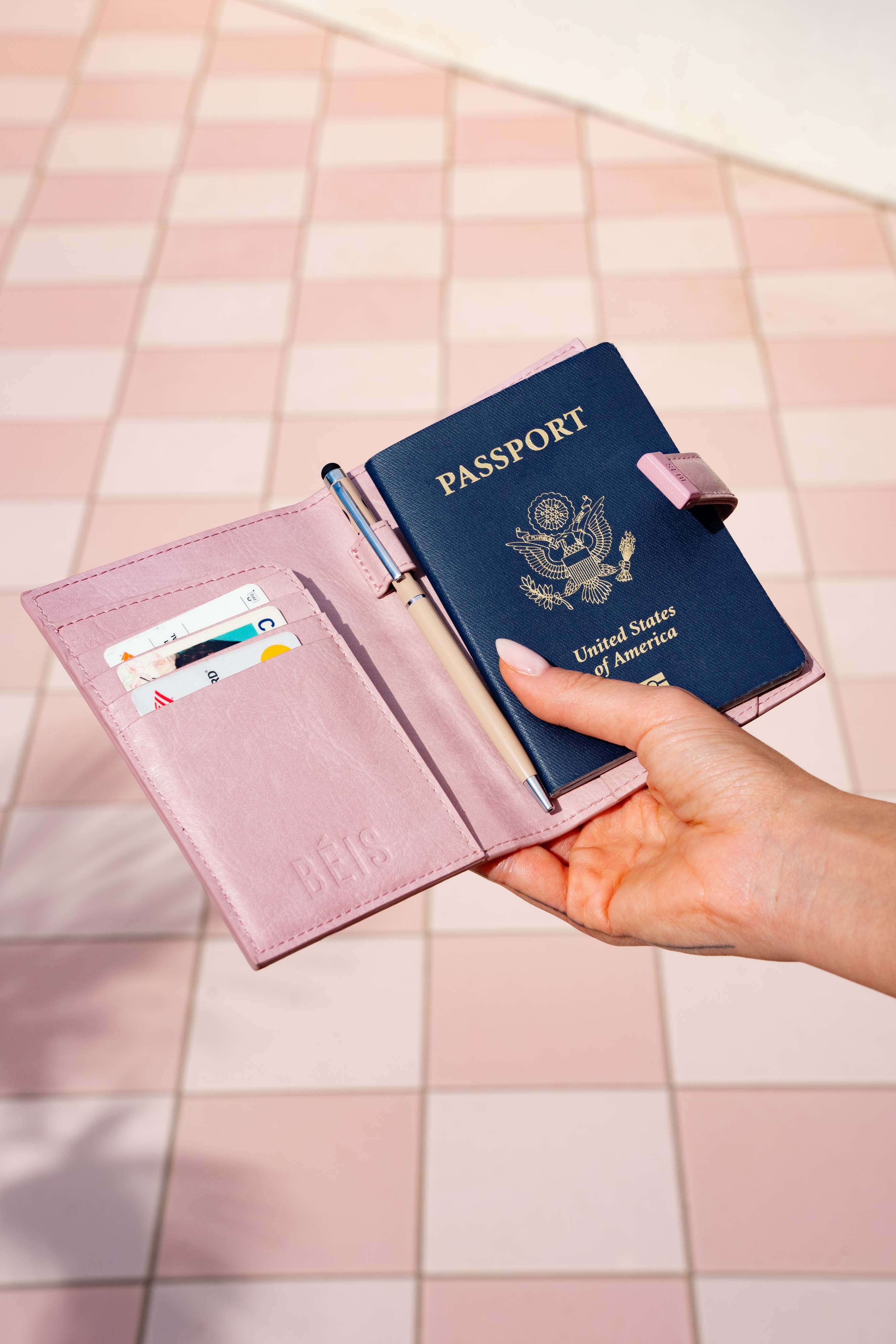 The Passport & Luggage Tag Set in Atlas Pink